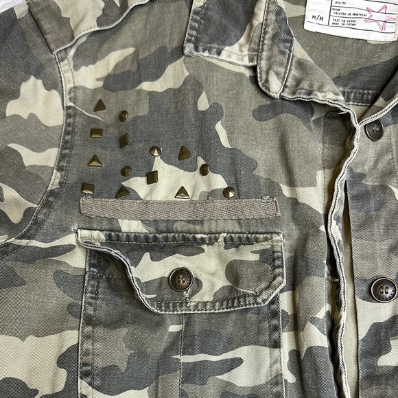 Oversized Camouflage Button-Up - Picture 3 of 6